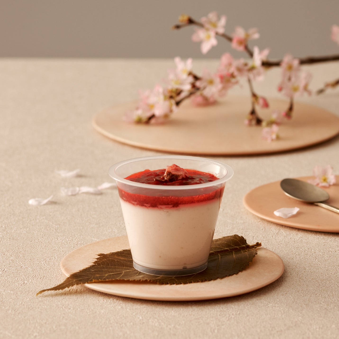 桜パンナコッタwith苺ソース