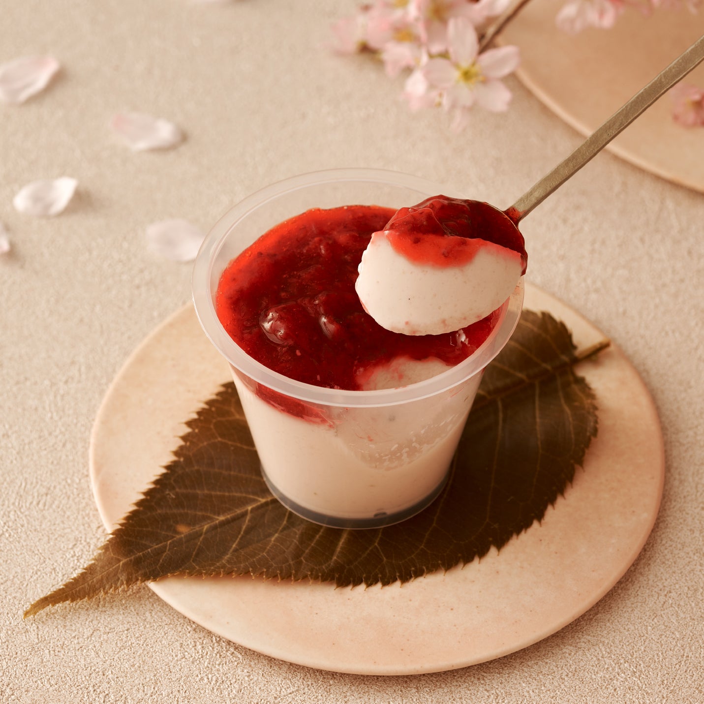 桜パンナコッタwith苺ソース