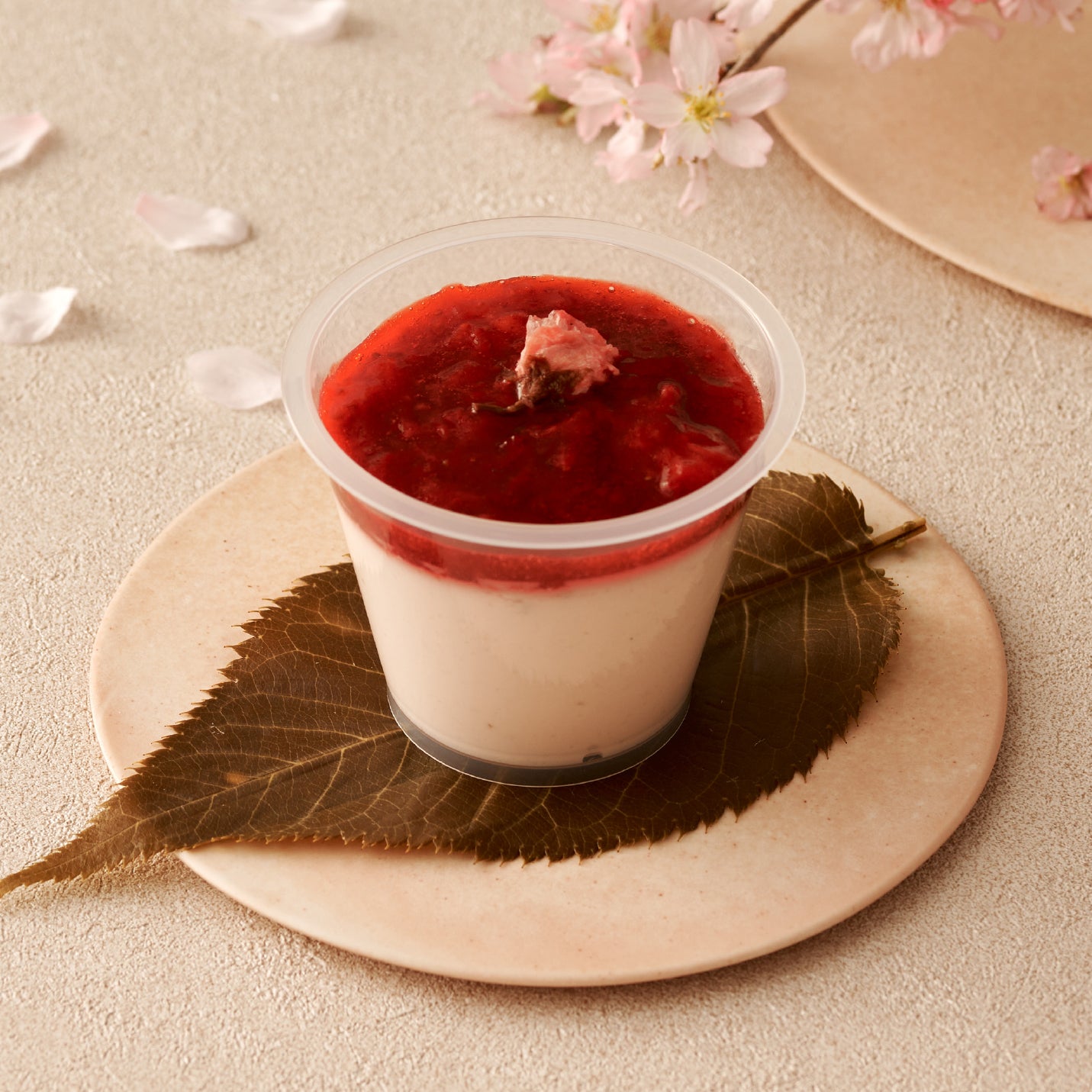 桜パンナコッタwith苺ソース